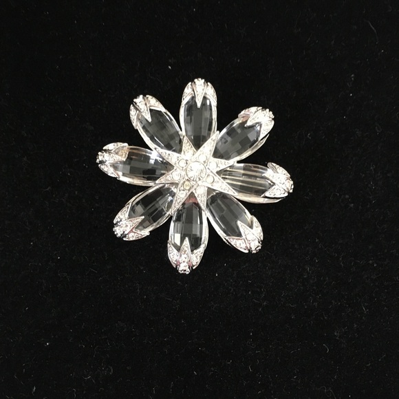 Joan Rivers Austrian Crystal Brooch - Picture 2 of 3
